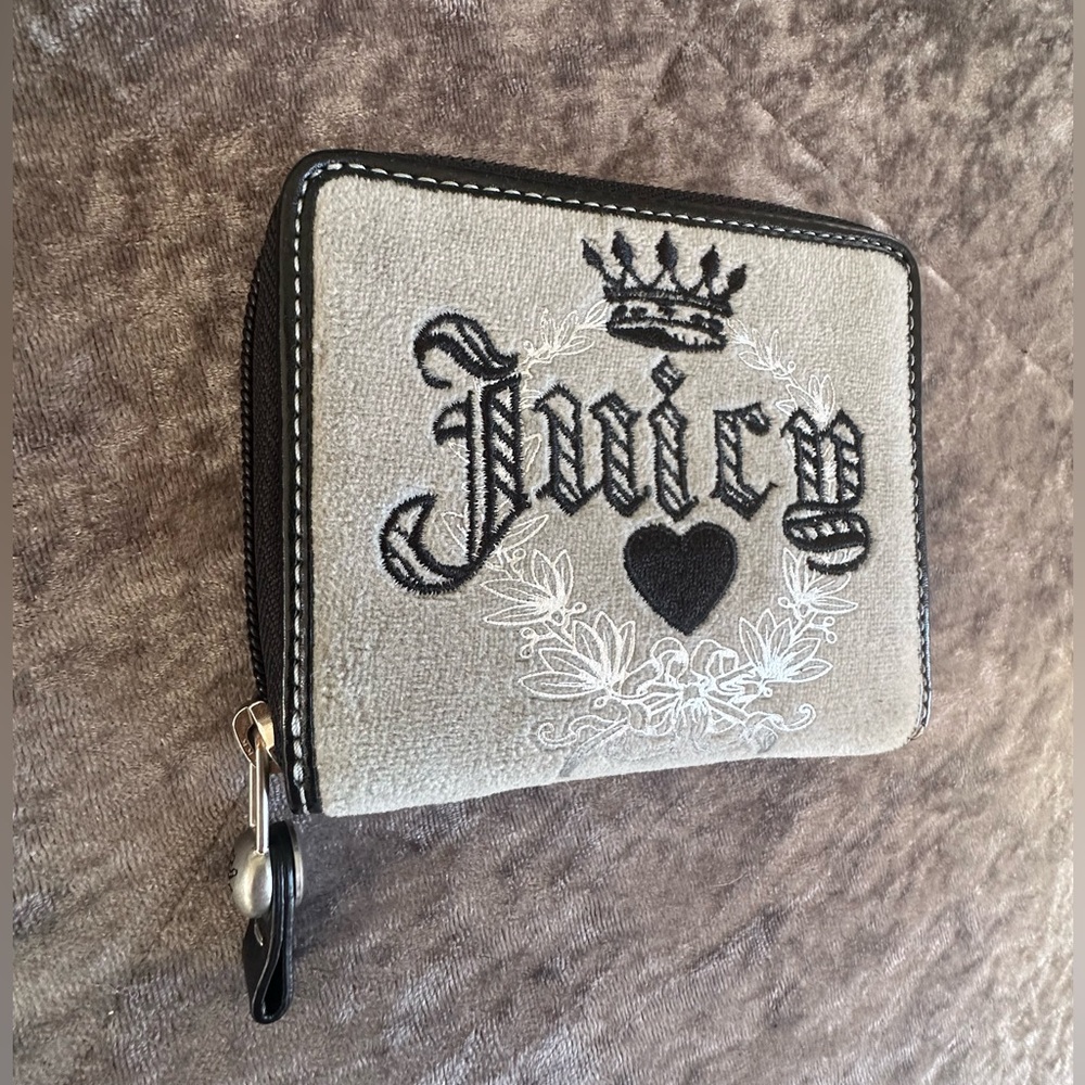 Juicy Couture Princess Y2K Velour GRAY Wallet * NWOT * Mad Money